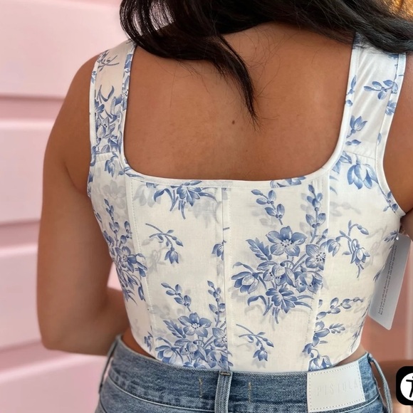 Selfie corset in bed and breakfast duchess - Picture 10 of 12